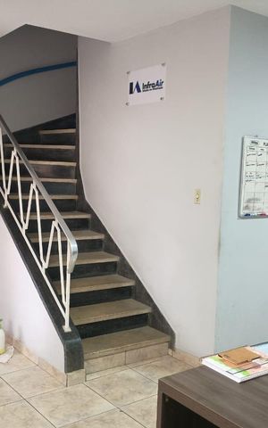 Casa à venda com 200m², 3 quartos e sem vaga Casa à venda com 200m², 3 quartos e sem vagaSala