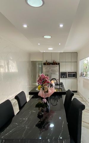 Casa à venda com 300m², 3 quartos e 2 vagas