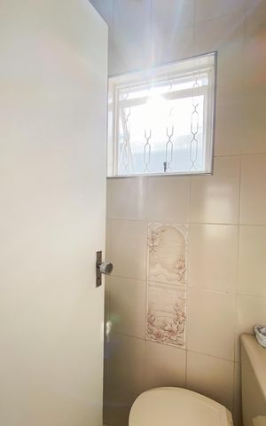 Casa à venda com 300m², 3 quartos e 2 vagas Casa à venda com 300m², 3 quartos e 2 vagasLavabo