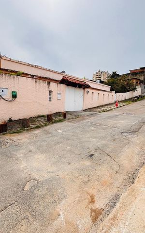 Casa para alugar com 608m², 7 quartos e 4 vagas Casa para alugar com 608m², 7 quartos e 4 vagasFachada