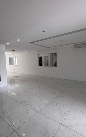 Casa de condomínio para alugar com 329m², 4 quartos e 3 vagas Casa de condomínio para alugar com 329m², 4 quartos e 3 vagasSala