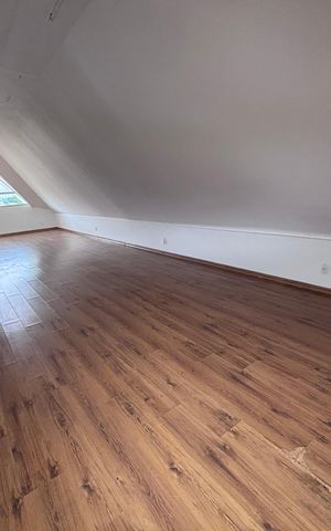Casa de condomínio para alugar com 329m², 4 quartos e 3 vagas Casa de condomínio para alugar com 329m², 4 quartos e 3 vagasSótão
