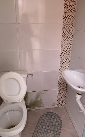 Casa de condomínio para alugar com 329m², 4 quartos e 3 vagas Casa de condomínio para alugar com 329m², 4 quartos e 3 vagasBanheiro externo