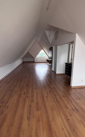 Casa de condomínio para alugar com 329m², 4 quartos e 3 vagas Casa de condomínio para alugar com 329m², 4 quartos e 3 vagasSótão