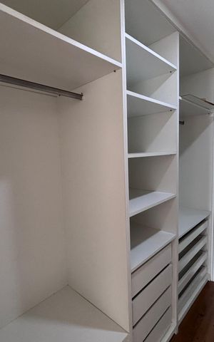 Casa de condomínio para alugar com 329m², 4 quartos e 3 vagas Casa de condomínio para alugar com 329m², 4 quartos e 3 vagasCloset do quarto 2