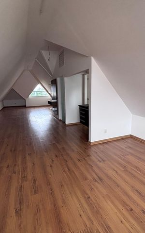 Casa de condomínio para alugar com 329m², 4 quartos e 3 vagas Casa de condomínio para alugar com 329m², 4 quartos e 3 vagasSótão