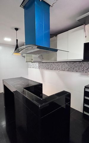 Casa de condomínio para alugar com 329m², 4 quartos e 3 vagas Casa de condomínio para alugar com 329m², 4 quartos e 3 vagasCozinha