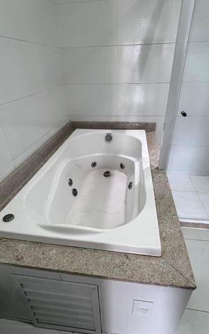 Casa de condomínio para alugar com 329m², 4 quartos e 3 vagas Casa de condomínio para alugar com 329m², 4 quartos e 3 vagasBanheiro do Quarto 2