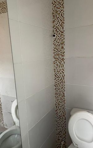 Casa de condomínio para alugar com 329m², 4 quartos e 3 vagas Casa de condomínio para alugar com 329m², 4 quartos e 3 vagasBanheiro externo