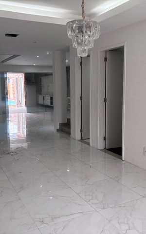 Casa de condomínio para alugar com 329m², 4 quartos e 3 vagas Casa de condomínio para alugar com 329m², 4 quartos e 3 vagasSala