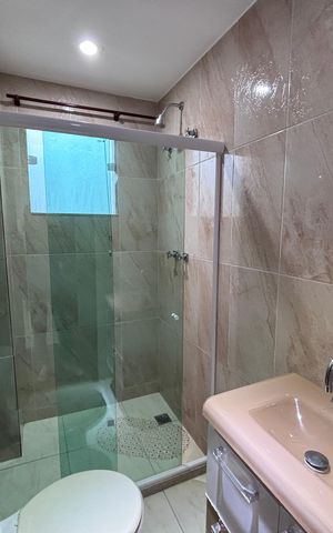 Casa de condomínio para alugar com 329m², 4 quartos e 3 vagas Casa de condomínio para alugar com 329m², 4 quartos e 3 vagasBanheiro do Quarto 3