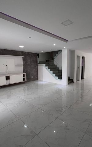 Casa de condomínio para alugar com 329m², 4 quartos e 3 vagas Casa de condomínio para alugar com 329m², 4 quartos e 3 vagasSala