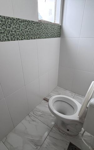 Casa de condomínio para alugar com 329m², 4 quartos e 3 vagas Casa de condomínio para alugar com 329m², 4 quartos e 3 vagasBanheiro do sótão