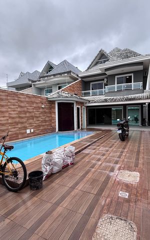 Casa de condomínio para alugar com 329m², 4 quartos e 3 vagas Casa de condomínio para alugar com 329m², 4 quartos e 3 vagasÁrea externa