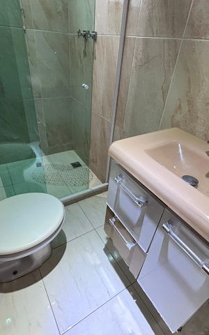 Casa de condomínio para alugar com 329m², 4 quartos e 3 vagas Casa de condomínio para alugar com 329m², 4 quartos e 3 vagasBanheiro do Quarto 3
