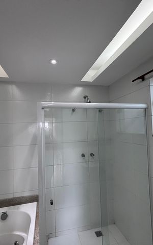 Casa de condomínio para alugar com 329m², 4 quartos e 3 vagas Casa de condomínio para alugar com 329m², 4 quartos e 3 vagasBanheiro do Quarto 2