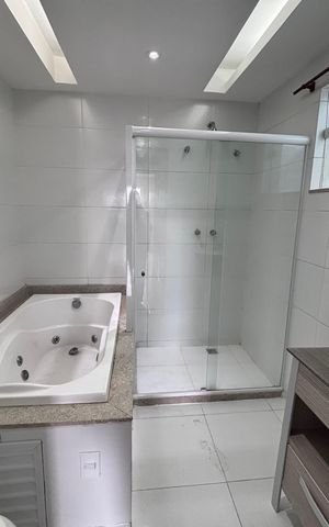 Casa de condomínio para alugar com 329m², 4 quartos e 3 vagas Casa de condomínio para alugar com 329m², 4 quartos e 3 vagasBanheiro do Quarto 2