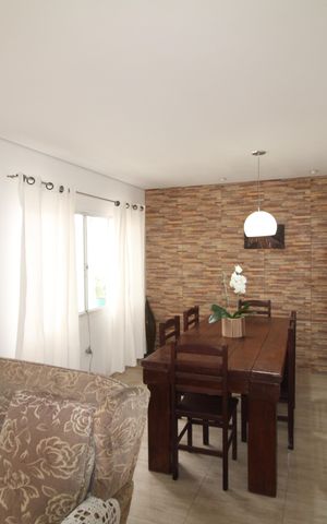 Casa à venda com 259m², 5 quartos e 3 vagasSala
