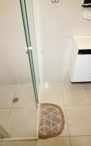 Casa à venda com 259m², 5 quartos e 3 vagasBanheiro 2
