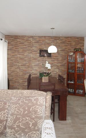 Casa à venda com 259m², 5 quartos e 3 vagasSala