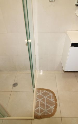 Casa à venda com 259m², 5 quartos e 3 vagasBanheiro 2