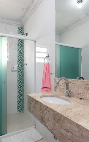 Casa à venda com 200m², 3 quartos e 2 vagasBanheiro 1 
