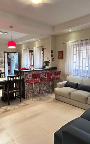 Casa à venda com 150m², 3 quartos e 3 vagas Casa à venda com 150m², 3 quartos e 3 vagasSala