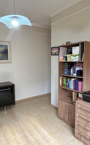 Casa à venda com 150m², 3 quartos e 3 vagas Casa à venda com 150m², 3 quartos e 3 vagasEscritório