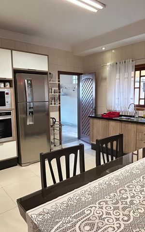 Casa à venda com 150m², 3 quartos e 3 vagas Casa à venda com 150m², 3 quartos e 3 vagasCozinha