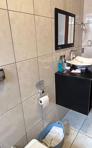 Casa à venda com 150m², 3 quartos e 3 vagas Casa à venda com 150m², 3 quartos e 3 vagasBanheiro 1
