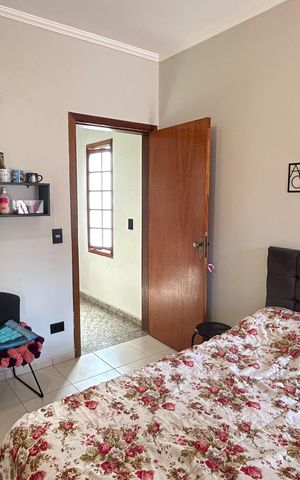 Casa à venda com 150m², 3 quartos e 3 vagas Casa à venda com 150m², 3 quartos e 3 vagasQuarto 2