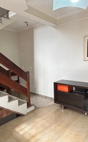 Casa à venda com 150m², 3 quartos e 3 vagas Casa à venda com 150m², 3 quartos e 3 vagasEscritório