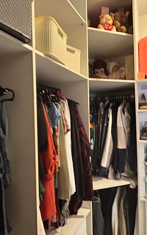 Casa à venda com 150m², 3 quartos e 3 vagas Casa à venda com 150m², 3 quartos e 3 vagasCloset