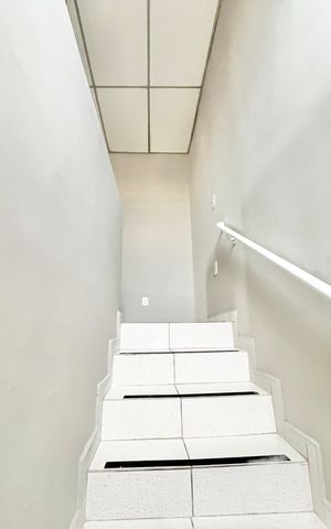 Casa para alugar com 55m², 1 quarto e sem vaga Casa para alugar com 55m², 1 quarto e sem vagaEscada
