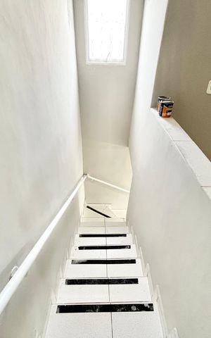 Casa para alugar com 55m², 1 quarto e sem vaga Casa para alugar com 55m², 1 quarto e sem vagaEscada