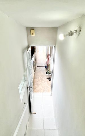 Casa para alugar com 55m², 1 quarto e sem vaga Casa para alugar com 55m², 1 quarto e sem vagaEscada