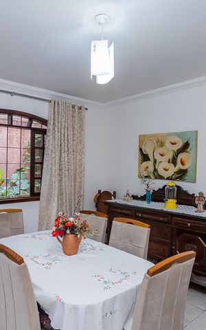 Casa à venda com 300m², 3 quartos e 2 vagas Casa à venda com 300m², 3 quartos e 2 vagasCopa