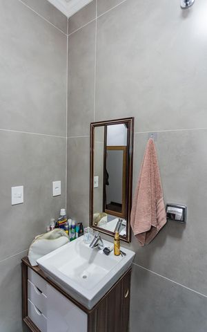 Casa à venda com 300m², 3 quartos e 2 vagas Casa à venda com 300m², 3 quartos e 2 vagasBanheiro
