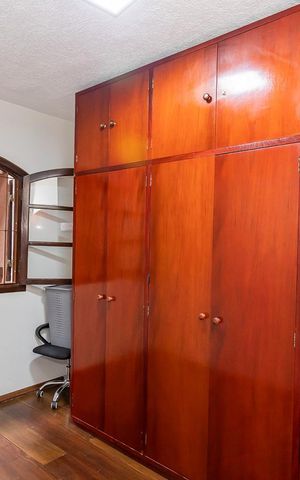 Casa à venda com 300m², 3 quartos e 2 vagas Casa à venda com 300m², 3 quartos e 2 vagasQuarto 2