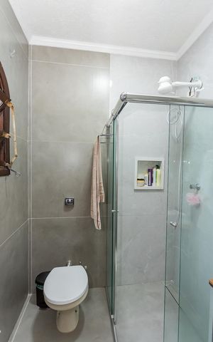 Casa à venda com 300m², 3 quartos e 2 vagas Casa à venda com 300m², 3 quartos e 2 vagasBanheiro suite