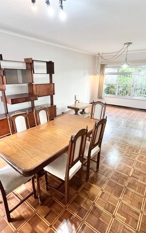 Casa para alugar com 250m², 3 quartos e 5 vagas Casa para alugar com 250m², 3 quartos e 5 vagasSala