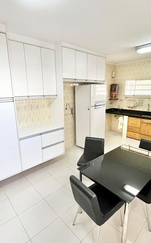 Casa para alugar com 250m², 3 quartos e 5 vagas Casa para alugar com 250m², 3 quartos e 5 vagasCozinha