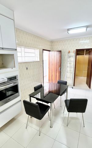 Casa para alugar com 250m², 3 quartos e 5 vagas Casa para alugar com 250m², 3 quartos e 5 vagasCozinha