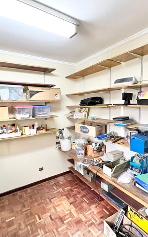 Casa para alugar com 250m², 3 quartos e 5 vagas Casa para alugar com 250m², 3 quartos e 5 vagasQuarto de Ferramentas
