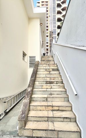 Casa para alugar com 250m², 3 quartos e 5 vagas Casa para alugar com 250m², 3 quartos e 5 vagasEscada