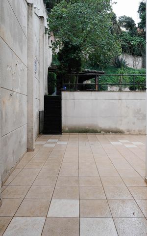 Casa de condomínio à venda com 459m², 4 quartos e 5 vagas Casa de condomínio à venda com 459m², 4 quartos e 5 vagasQuintal