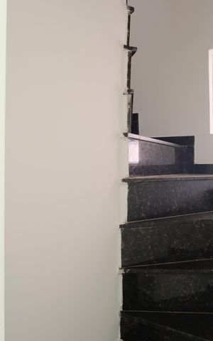 Casa de condomínio para alugar com 65m², 2 quartos e 2 vagasEscada