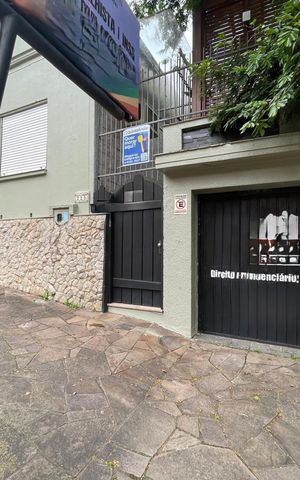 Casa à venda com 174m², 3 quartos e sem vaga Casa à venda com 174m², 3 quartos e sem vagaFachada