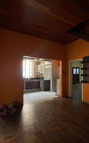 Casa à venda com 174m², 3 quartos e sem vaga