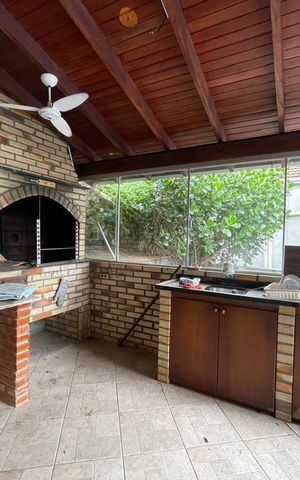 Casa à venda com 174m², 3 quartos e sem vaga